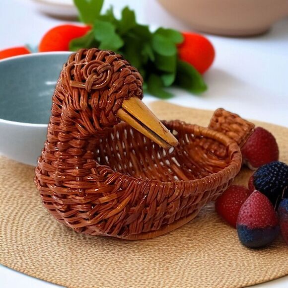 MINI Duck Shaped Wicker Basket Woven Rattan Vintage MCM Brown Wooden Beak Boho. - Picture 12 of 16